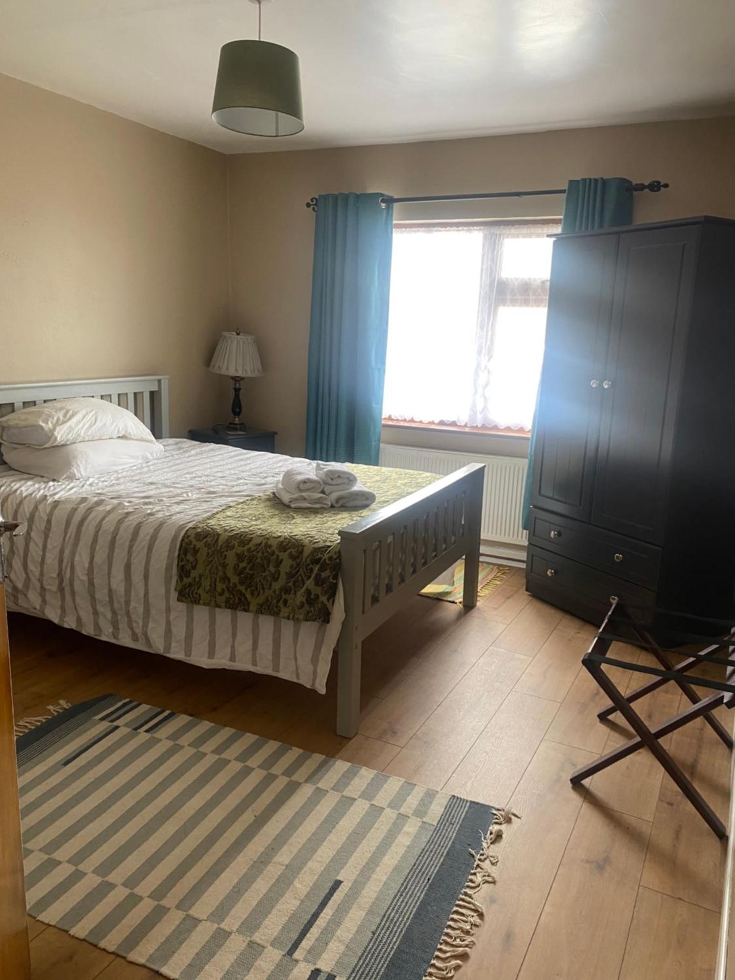 Bluebell Apartment Sleeps 7 Only Let As Whole Apartment Blennerville Exterior foto