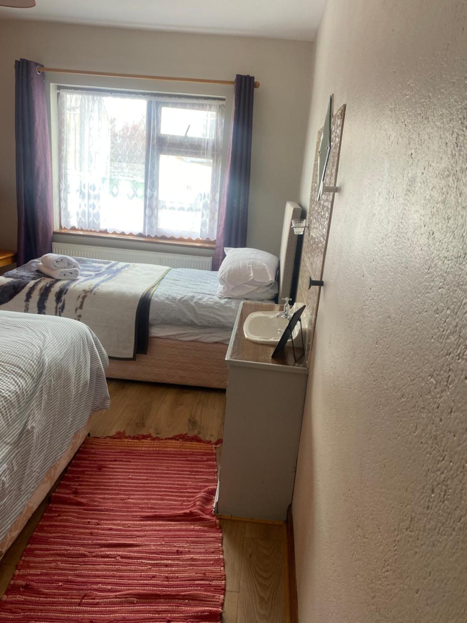 Bluebell Apartment Sleeps 7 Only Let As Whole Apartment Blennerville Exterior foto