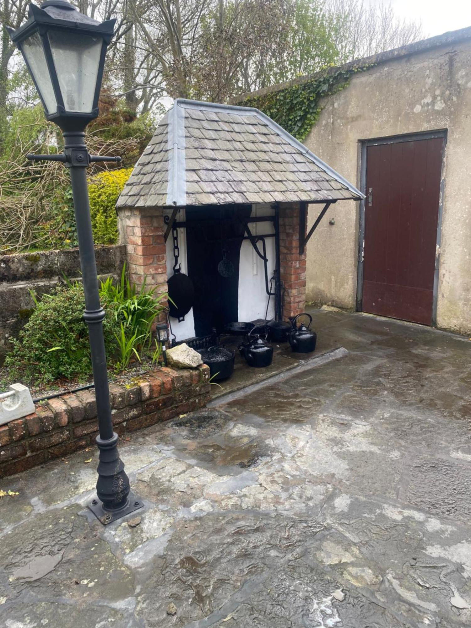 Bluebell Apartment Sleeps 7 Only Let As Whole Apartment Blennerville Exterior foto