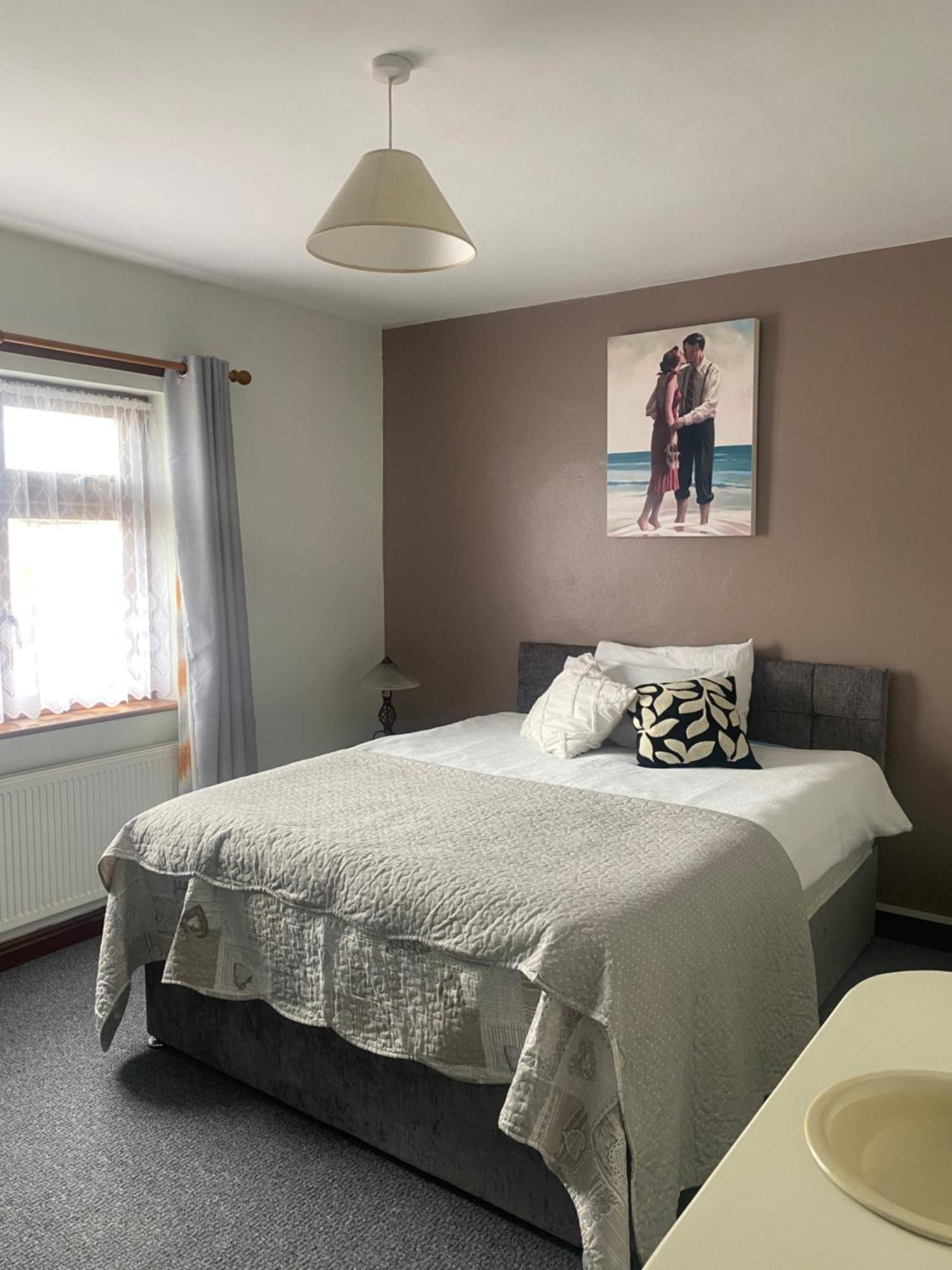 Bluebell Apartment Sleeps 7 Only Let As Whole Apartment Blennerville Exterior foto